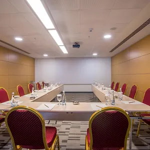 Tav Airport מלון איזמיר